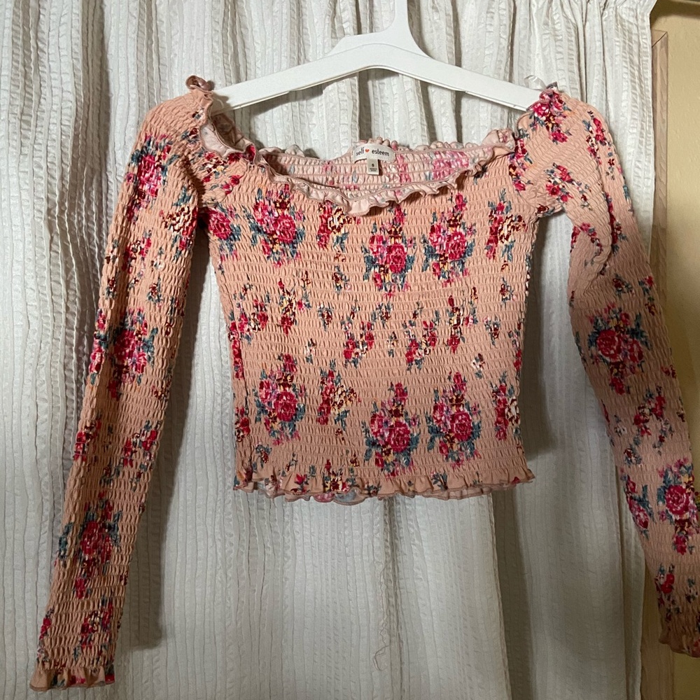 Floral shoulder crop top 🌊